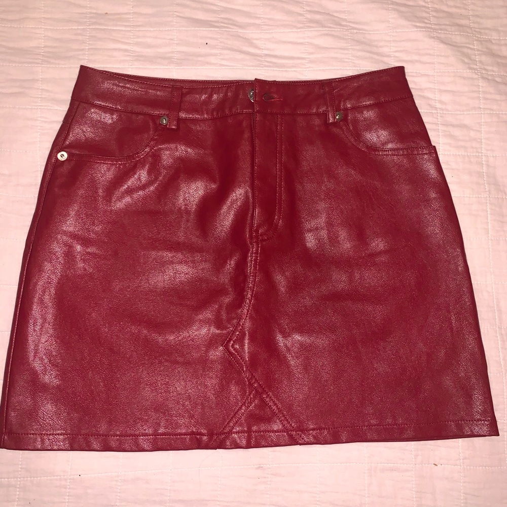 🌹GLAM🌹 GORGEOUS FAUX LEATHER SKIRT. NWOT EXCELLENT CONDITION